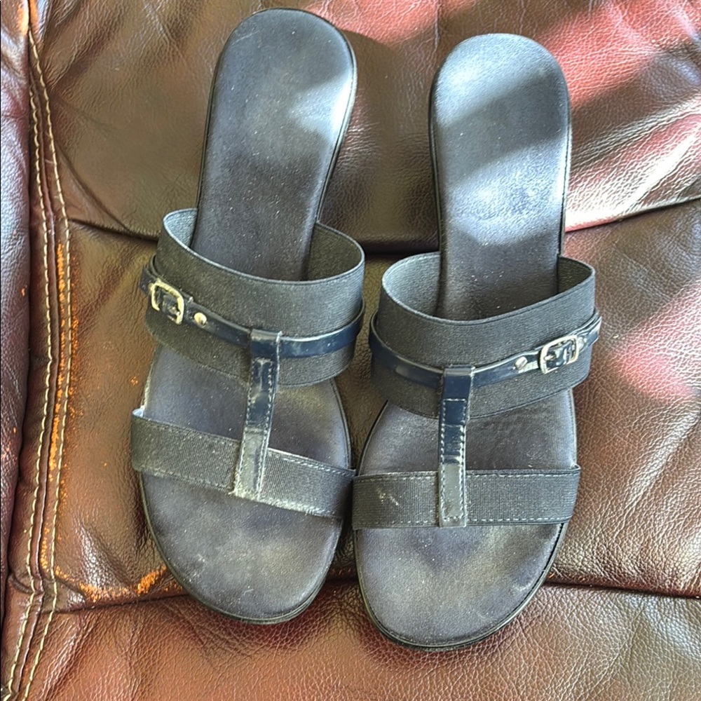 Chic Black Sandals with Buckle Detail